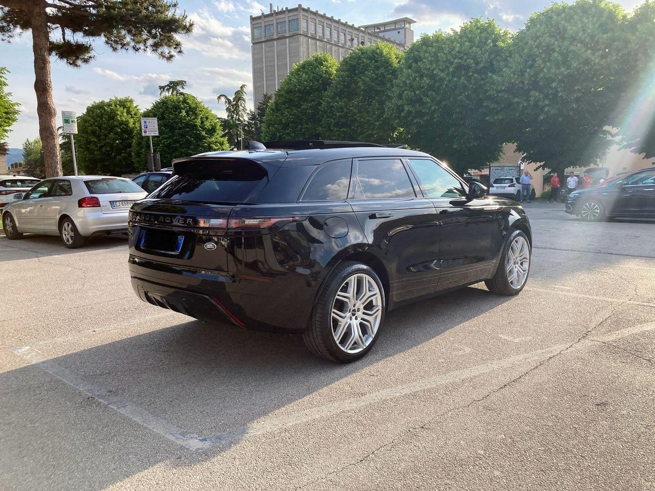 Land Rover Range Rover Velar D 240 R-Dynamic SE