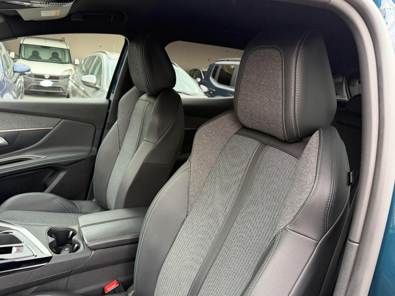 Peugeot 3008 1.5 BLUEHDI 130 cv. Eat8 ALLURE PACK (Nav)