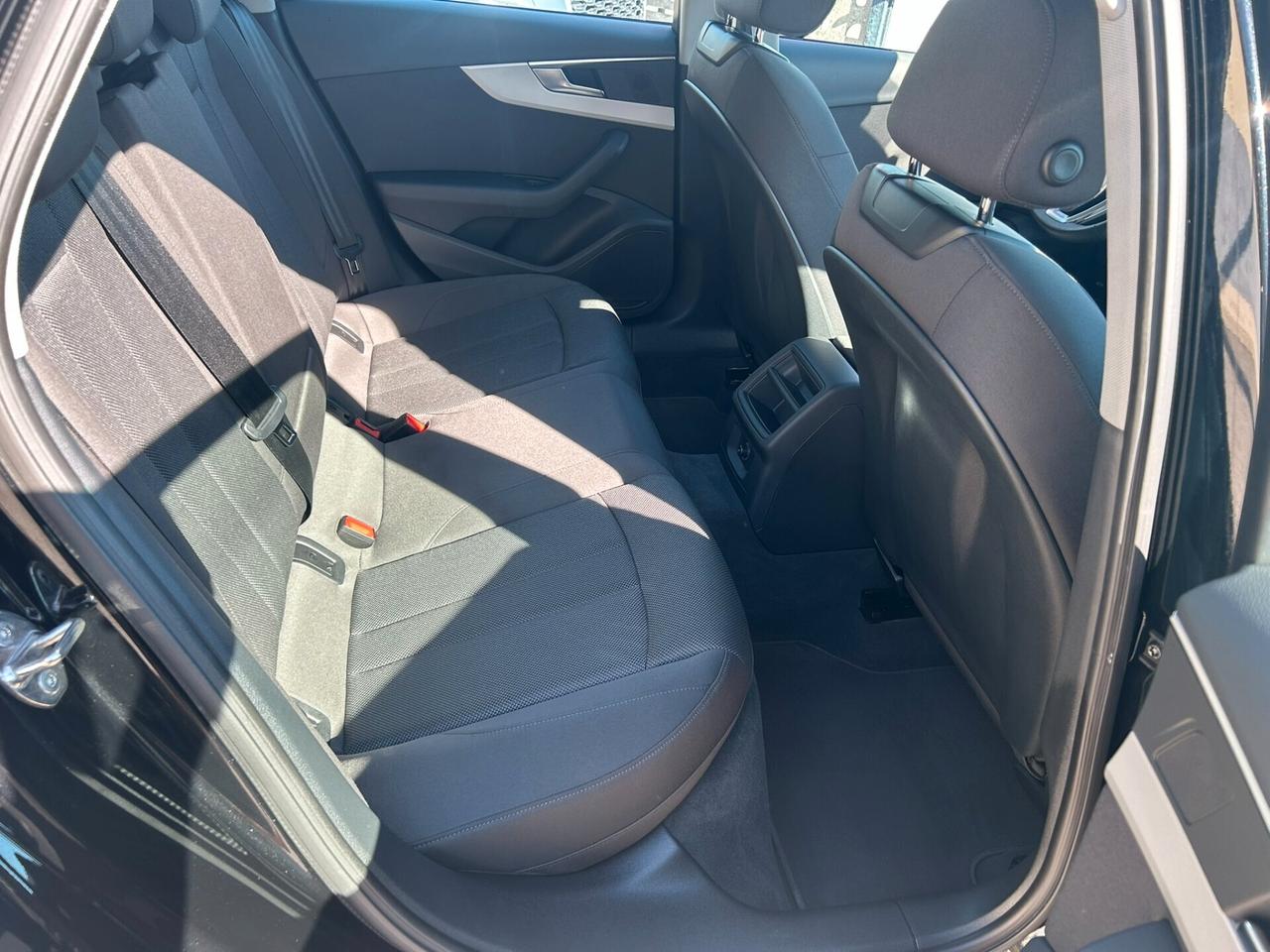 AUDI A4 Avant 30 2.0TDI 136CV S-Tronic Business