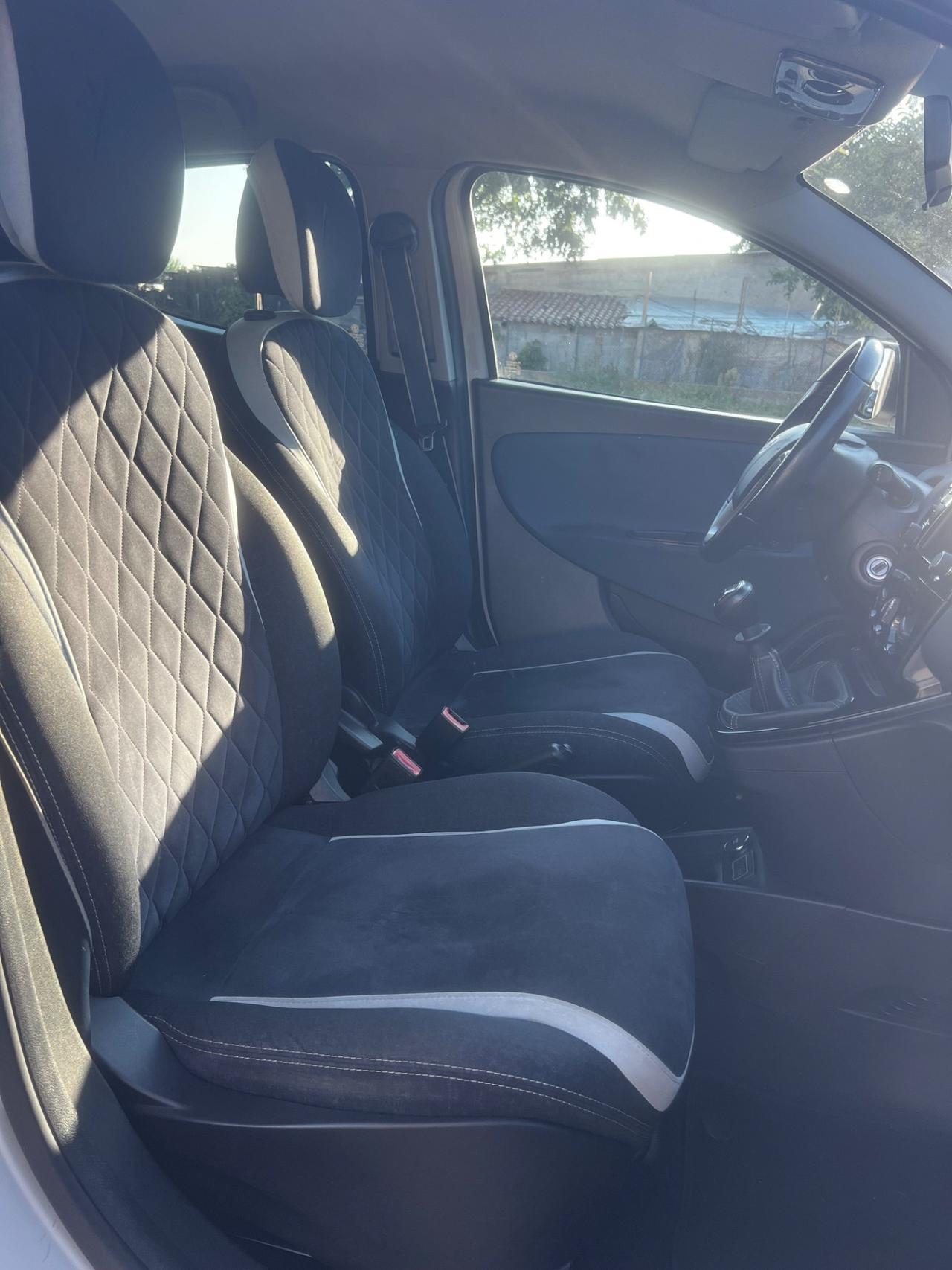 Lancia Ypsilon 1.2 69 CV 5 porte Platinum