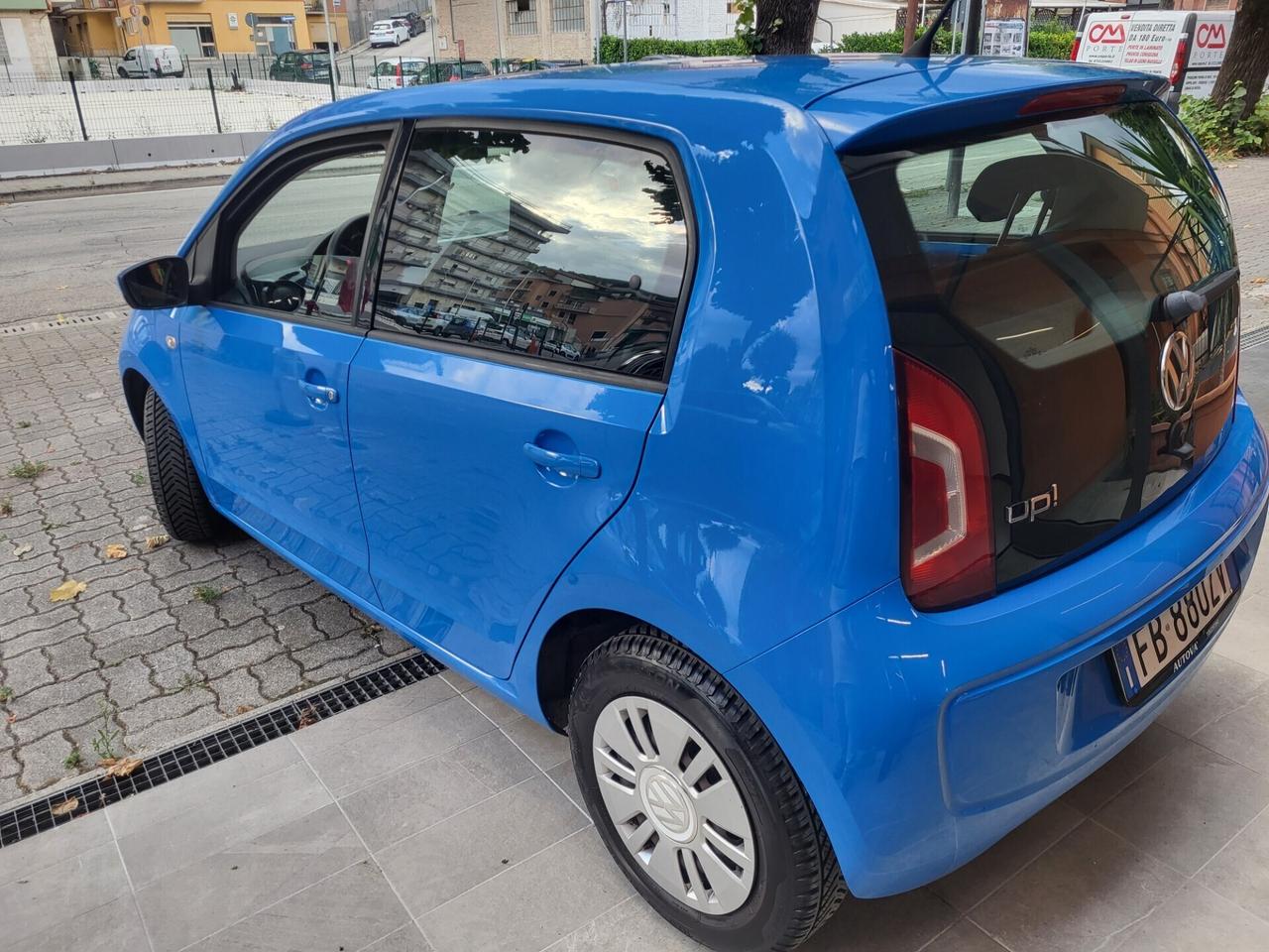 Volkswagen up! 1,0-UNICA PROPR-EURO 6-3 REVISIONI