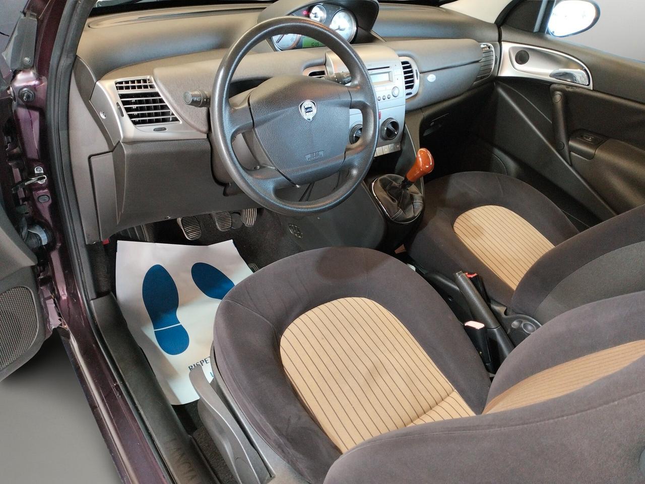 Lancia Ypsilon 1.3 MJT 75 CV Platino