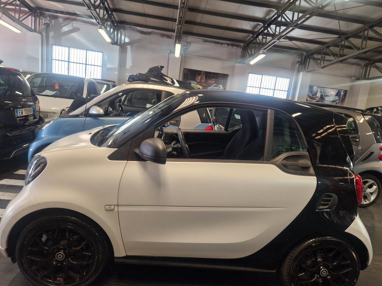 Smart 18th White matt solo 65000km full garanzia full led