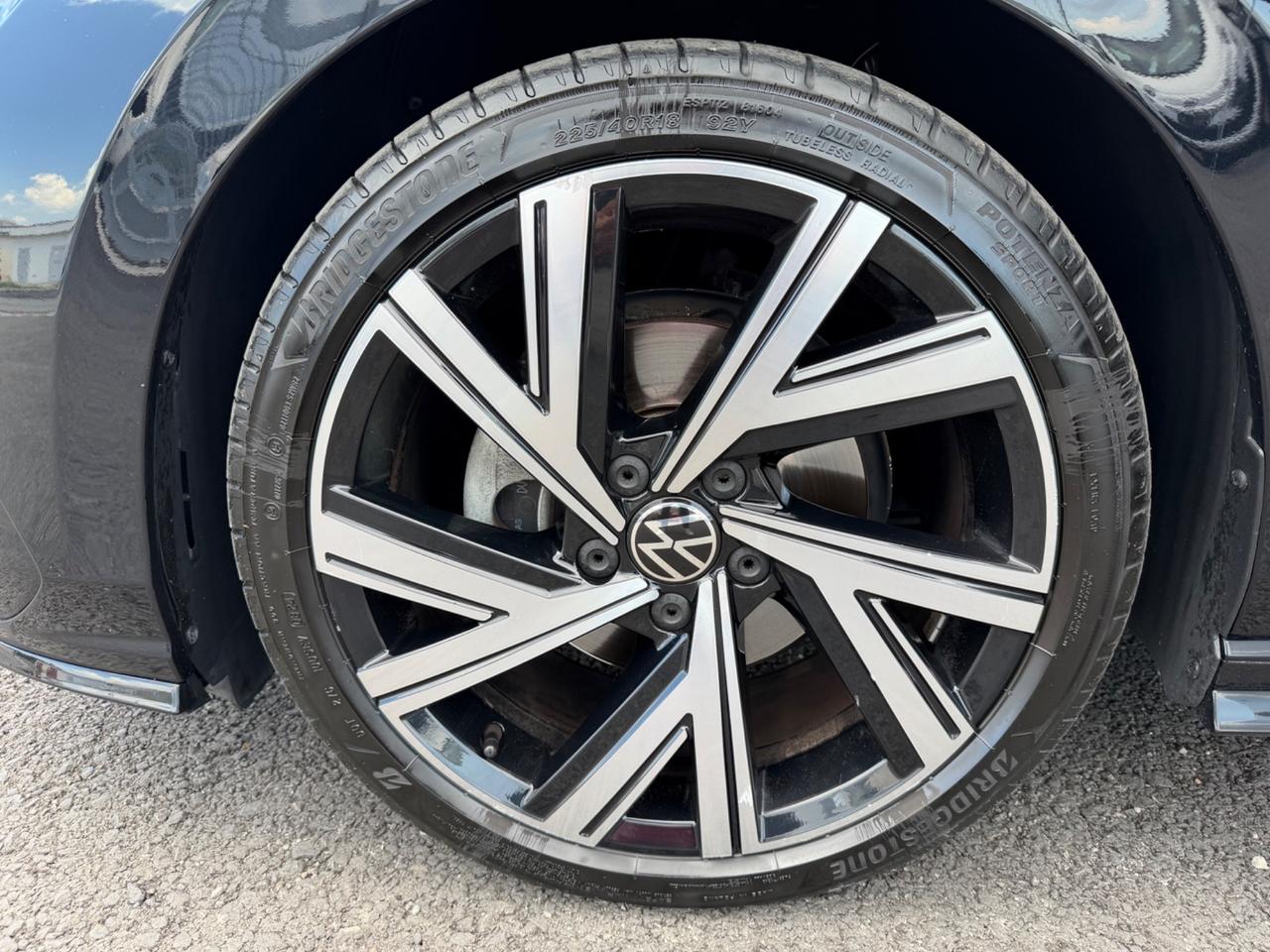 Volkswagen Golf 8 2.0 TDI 150 CV DSG SCR R-Line