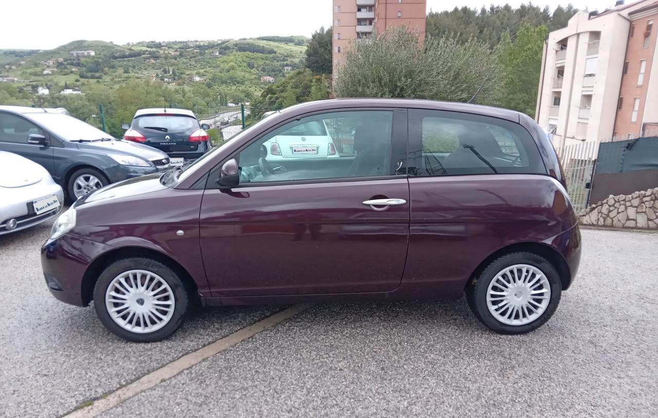 Lancia Ypsilon 1.3 MJT 90 CV Oro