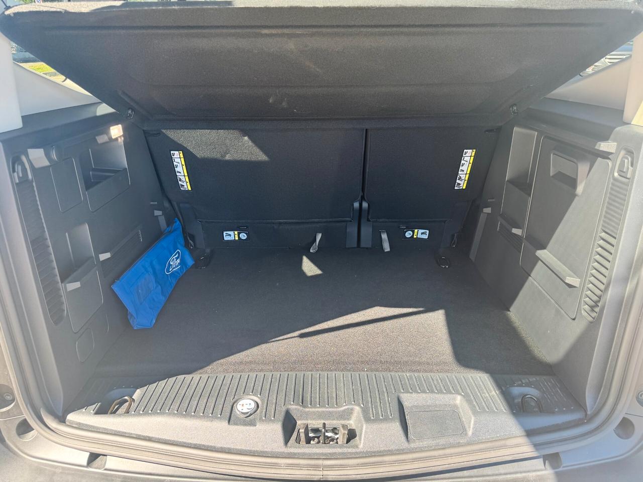 Ford Tourneo Courier 1.0 EcoBoost Titanium