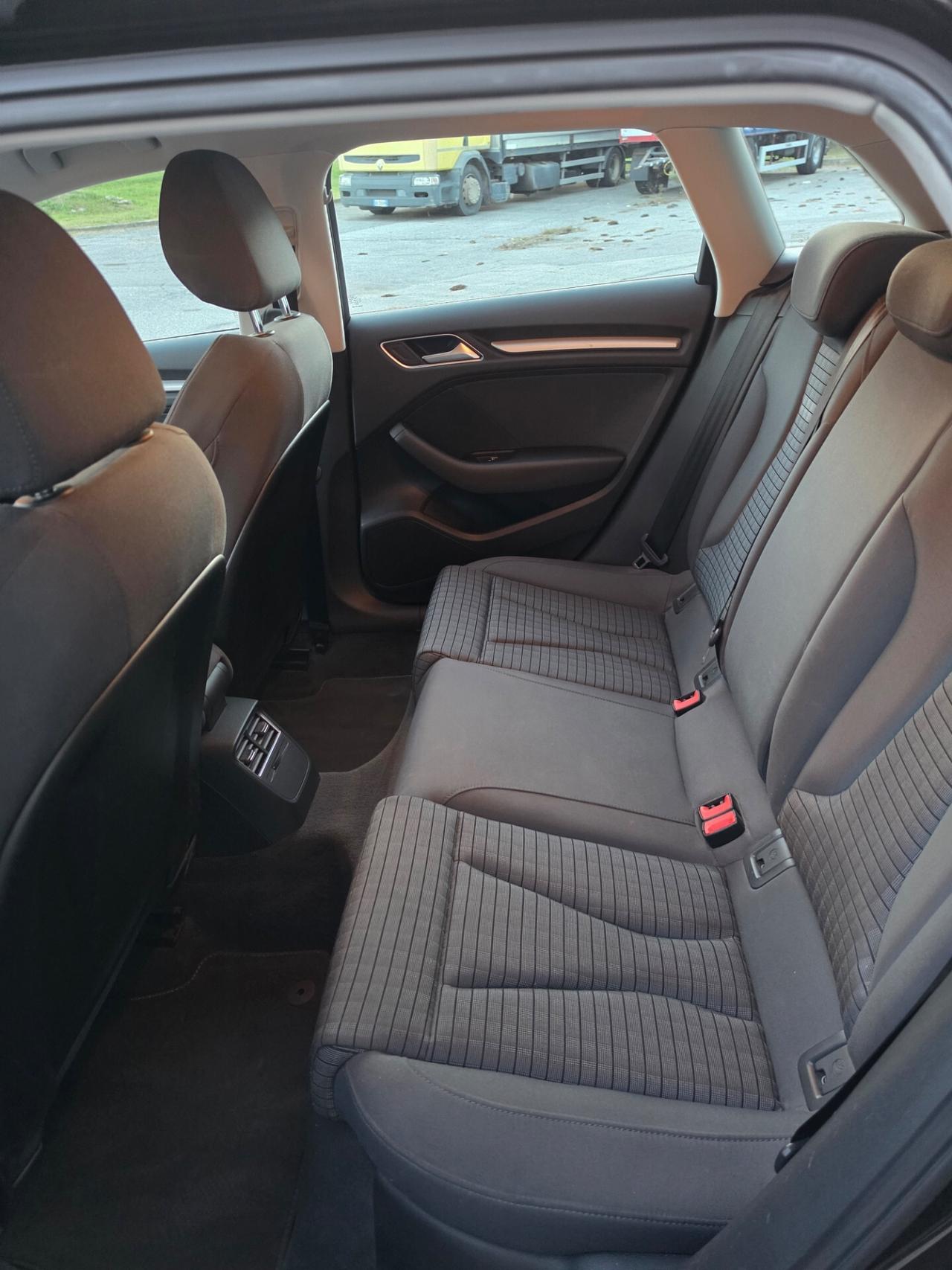 Audi A3 Sedan 1.6 TDI clean diesel S tronic Ambition