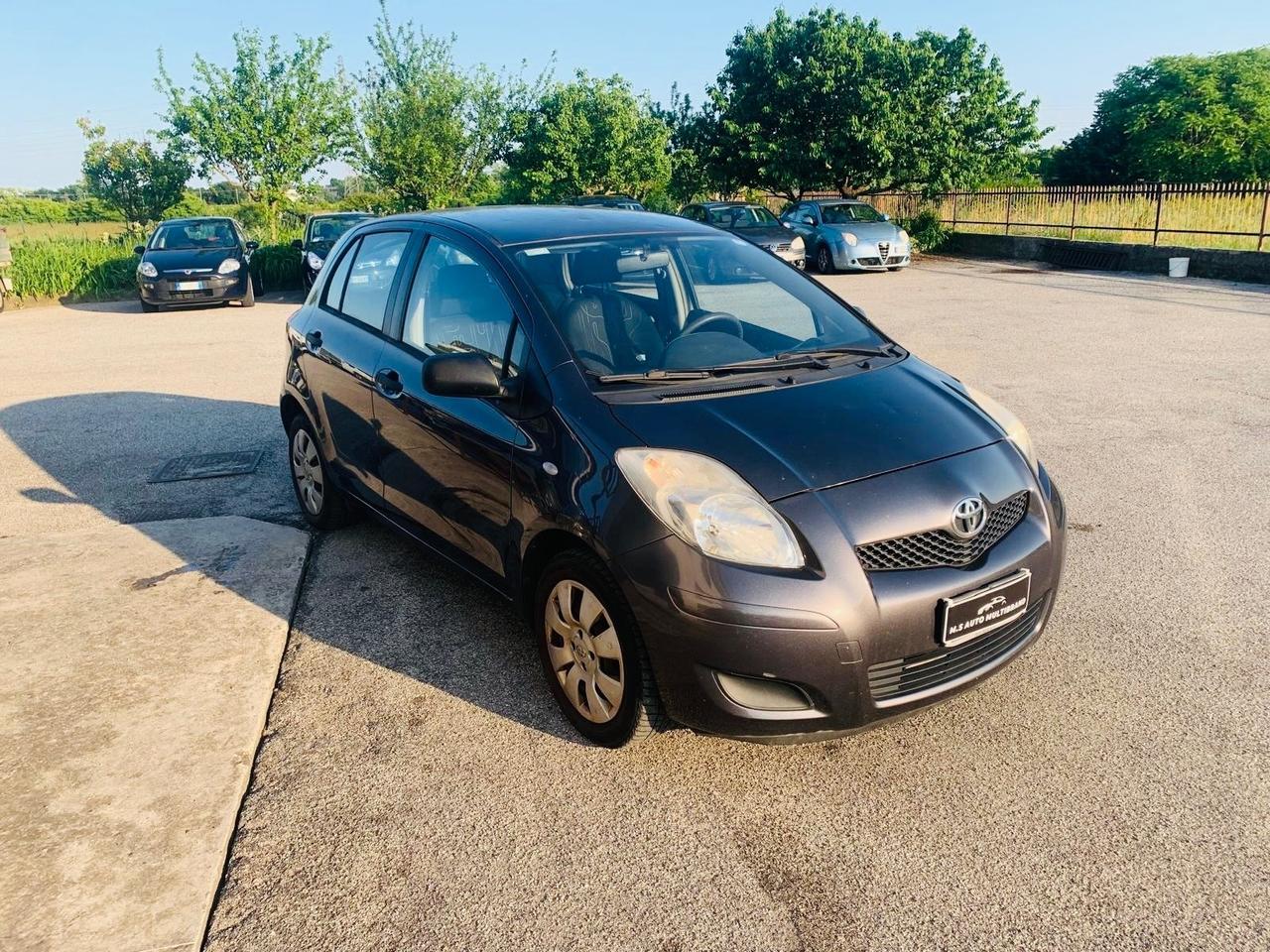 Toyota Yaris 1.0 benzina 2010 130.000km neo