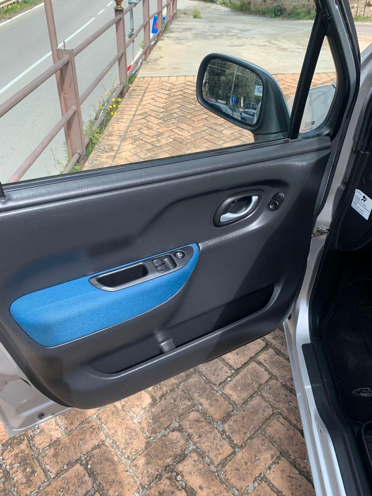 Opel Agila 1.0 12V Edition