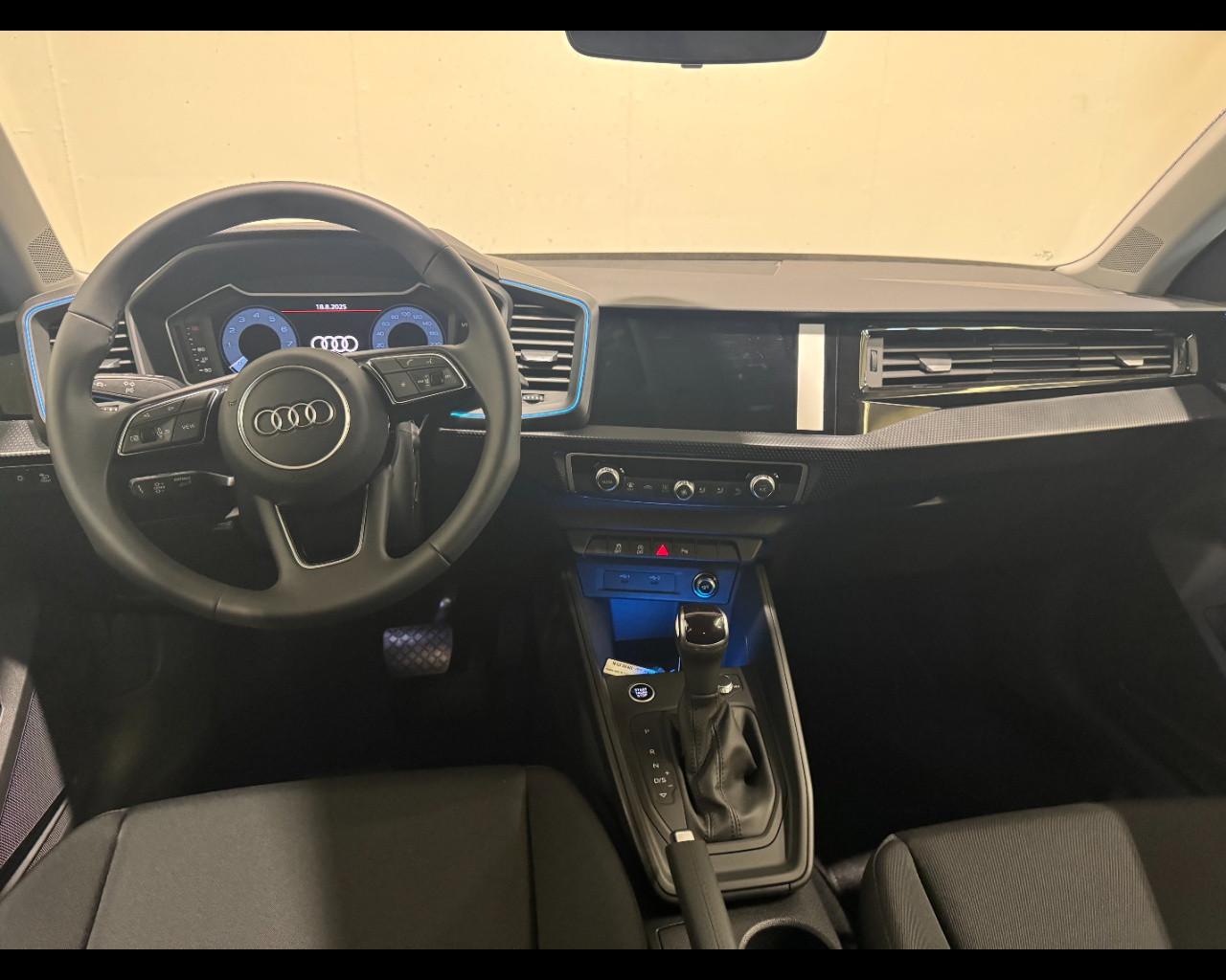 AUDI A1 ALLSTREET 30 TFSI S-TRONIC IDENTITY CONTRAST