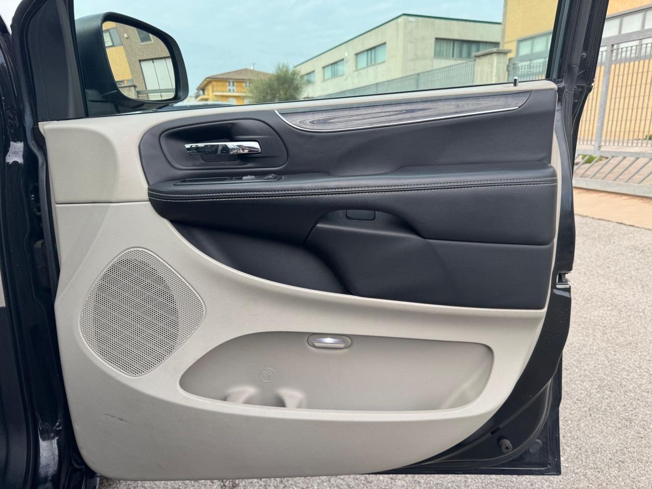 Lancia Voyager 2.8 Turbodiesel Platinum 163 CV