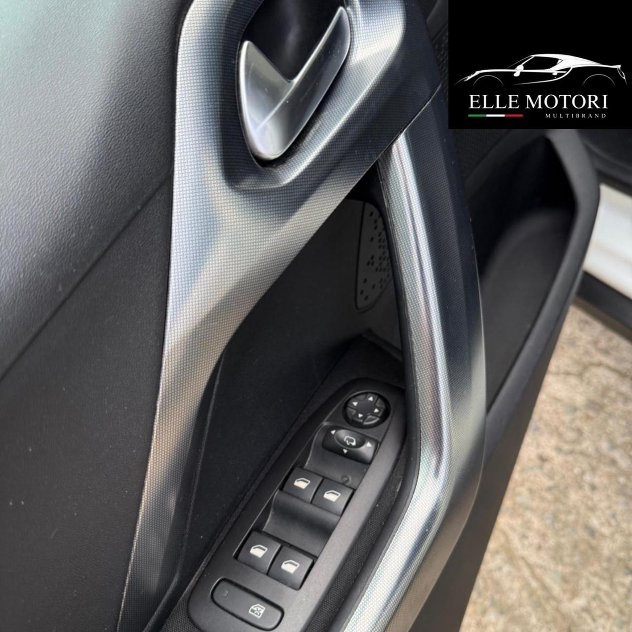 Peugeot 2008 BlueHDi 100 S&S Black Matt