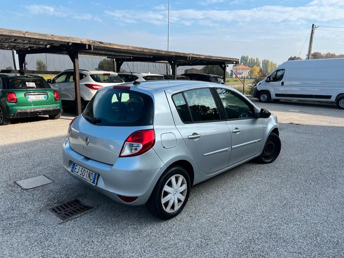Renault Clio 5p 1.2 16v 75cv - NEOPATENTATI