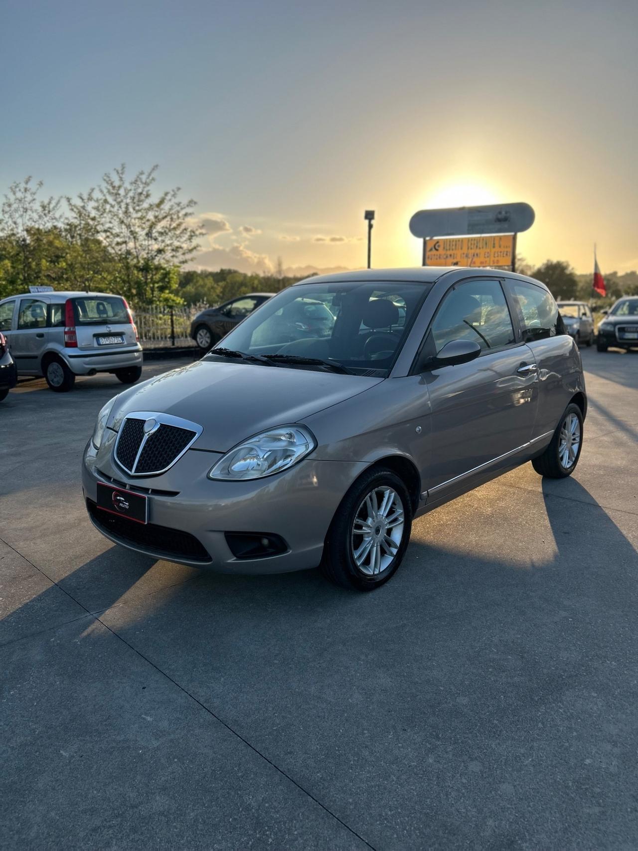 Lancia Ypsilon 1.3 MJT 75 CV Argento