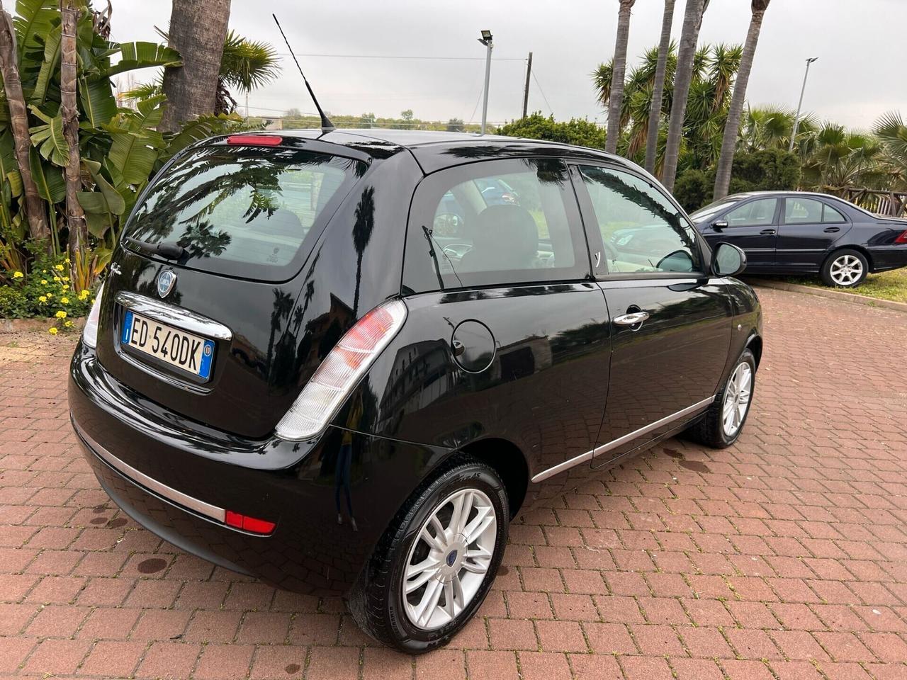 Lancia Ypsilon 1.3 MJT 75 CV Platino