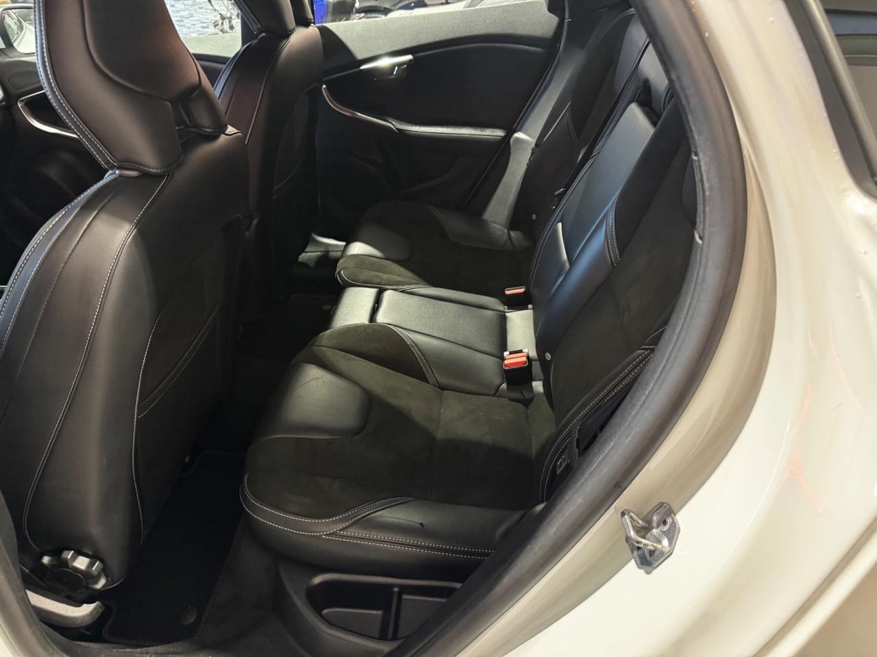 Volvo V40 D2 R-design