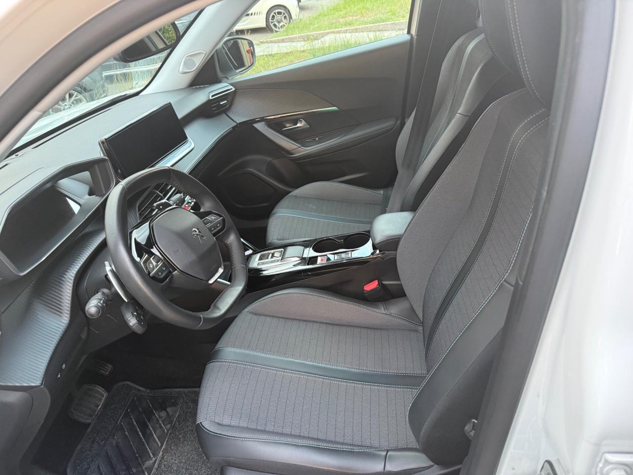 Peugeot 2008 BlueHDi cambio automatico permute e finanziamenti