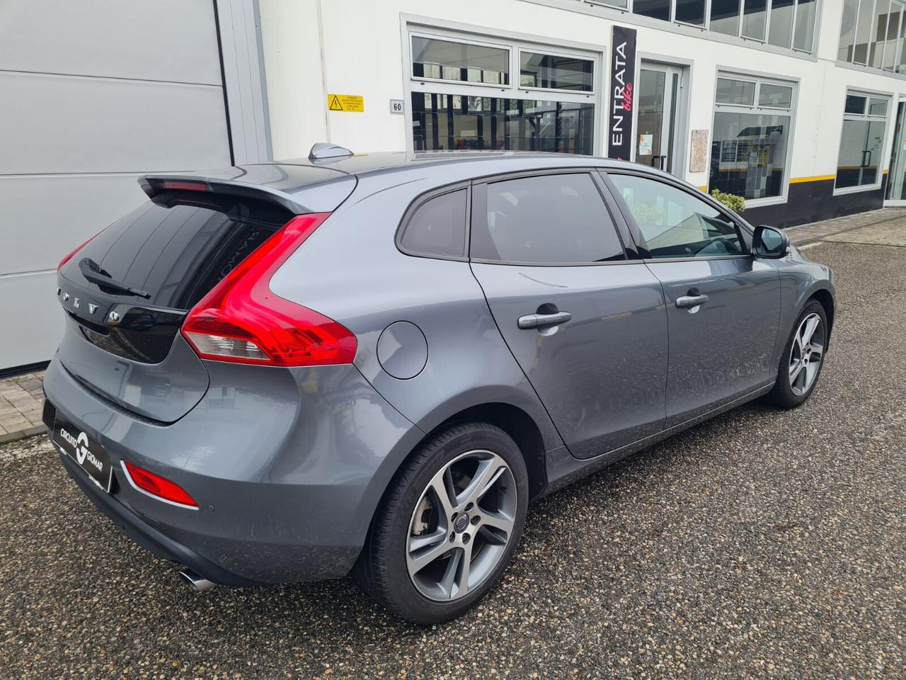 Volvo V40 T3 R-design Kinetic