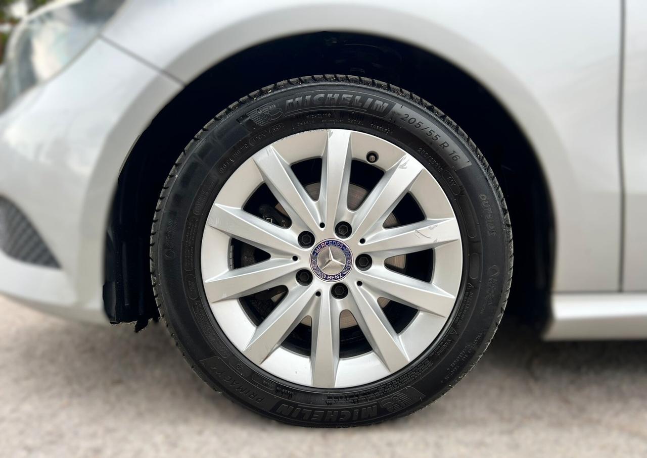 MERCEDES CLASSE A 180 1.5 CDI Premium-2013