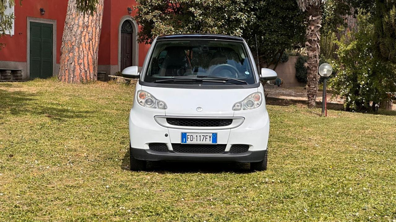 Smart ForTwo 1000 45 kW MHD coupé pure 2011 LEGGI TESTO