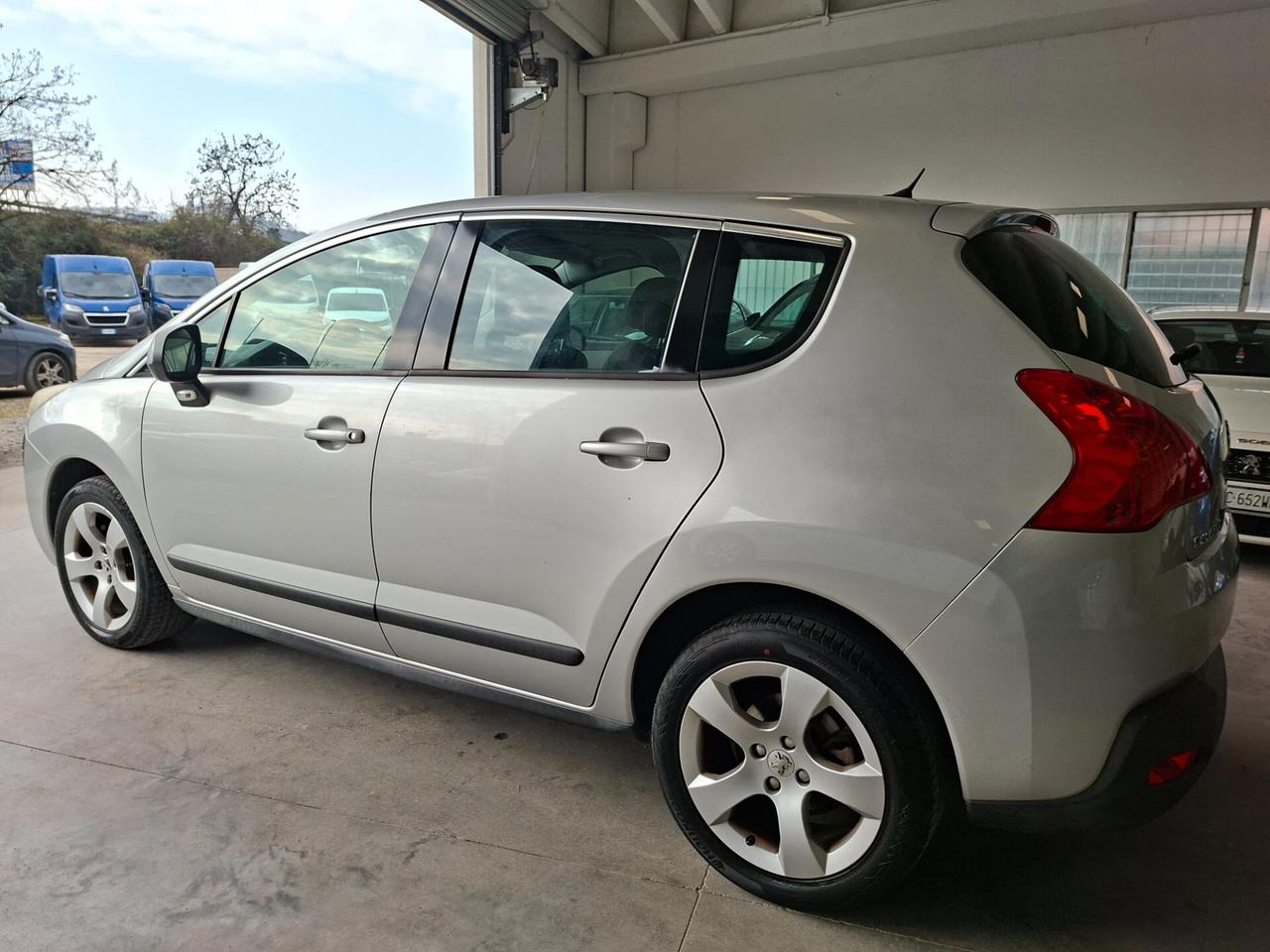 Peugeot 3008 1.6 e-HDi 112CV cambio robotizzato Stop&Start Active