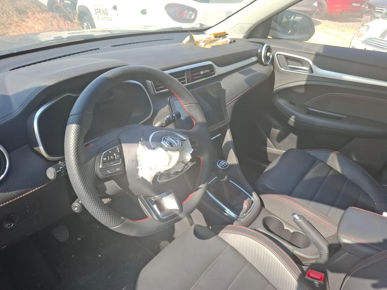 MG ZS VTI TECH SINISTRATA 2023 9000 KM