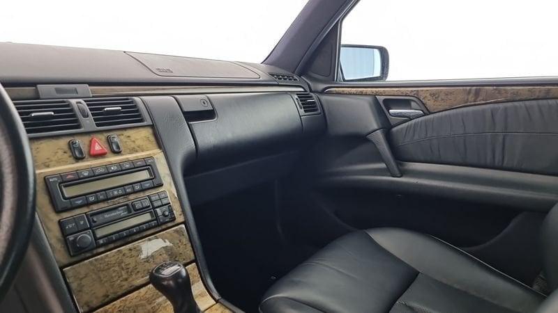 Mercedes-Benz Classe E E 200 Kompressor cat Avantgarde ASI