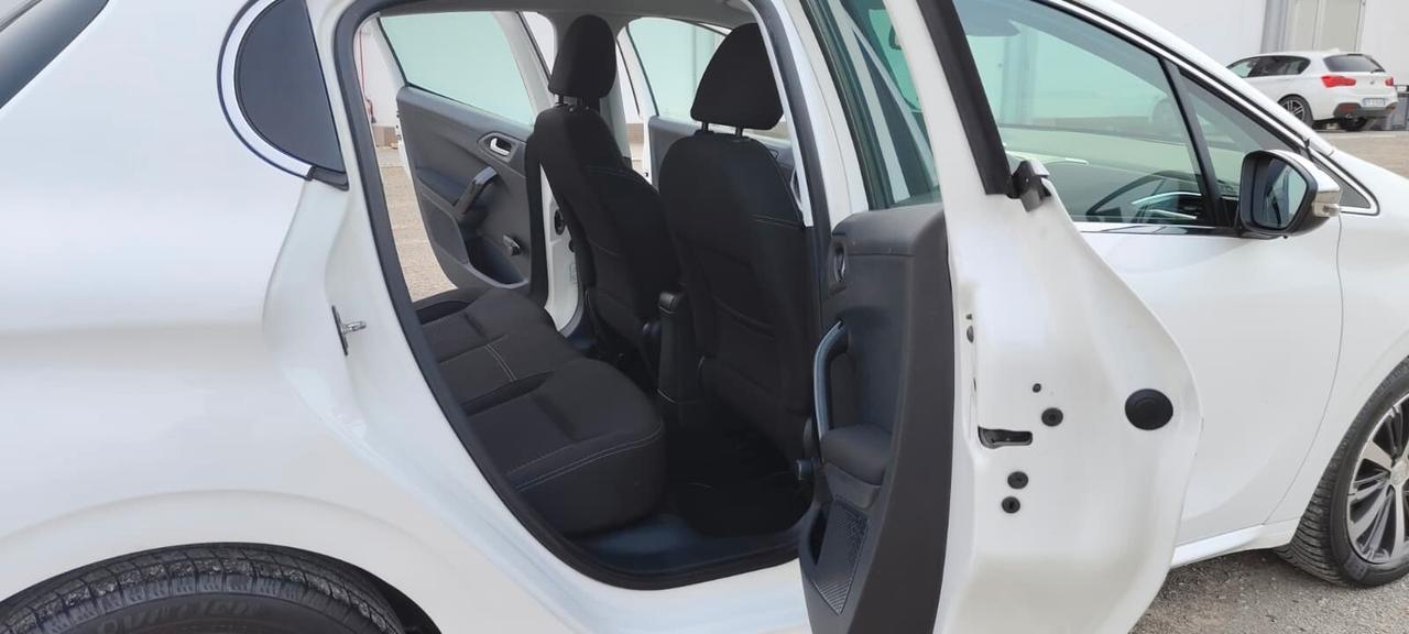 Peugeot 208 1.4 HDi 68 CV 5 porte Allure