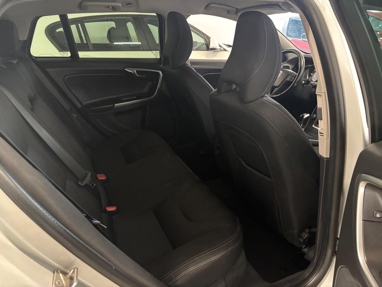 Volvo V60 D2 Geartronic R-design