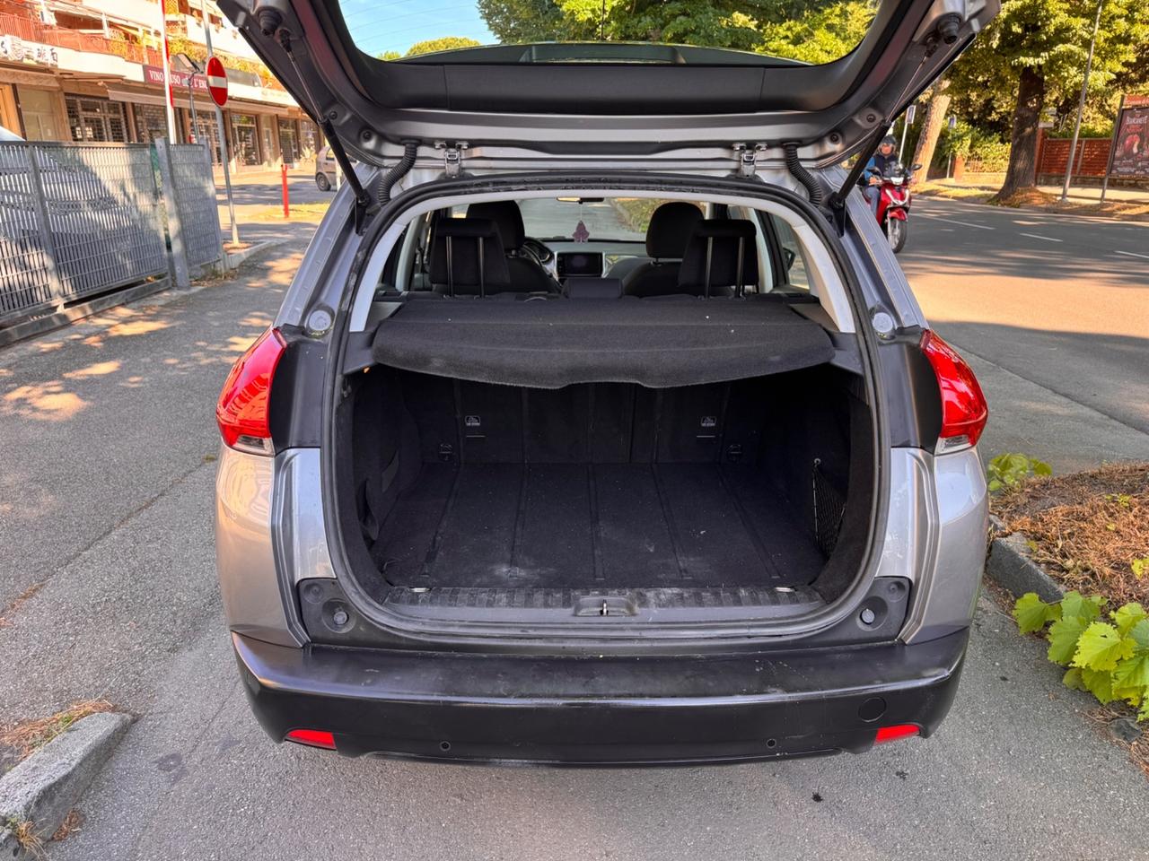 Peugeot 2008 1.2 82CV neopaten garanzia 12 mesi