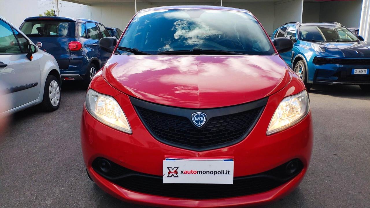 Lancia y Silver 1.0 Hybrid 70 CV