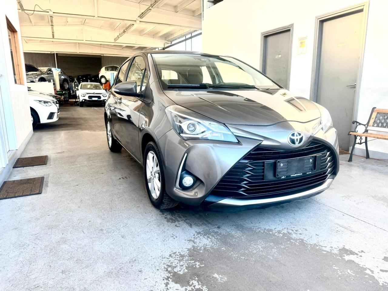 Toyota Yaris 1.0 72 CV 5 porte Lounge Neopatentati