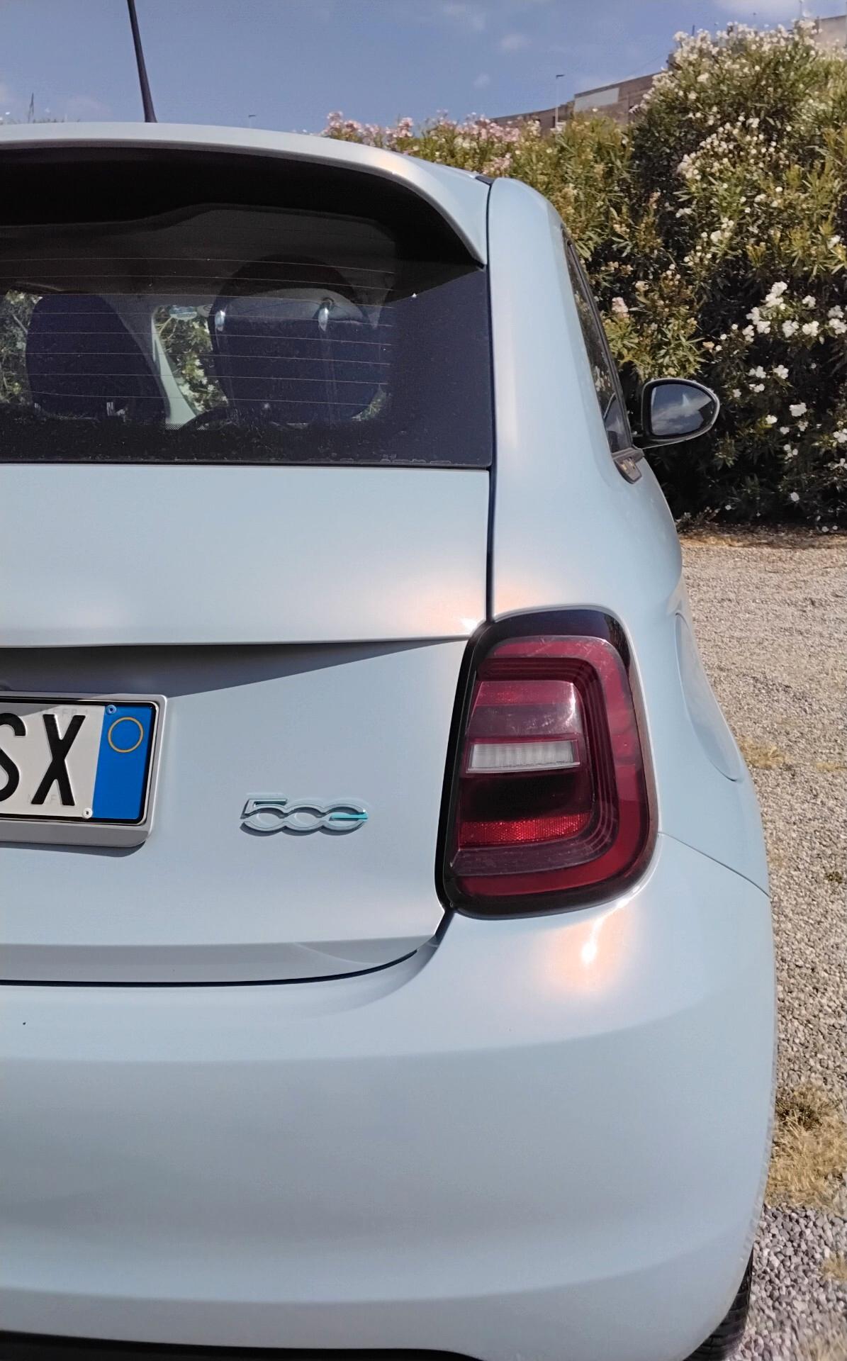 Fiat 500 500e Berlina 42 kWh La Prima