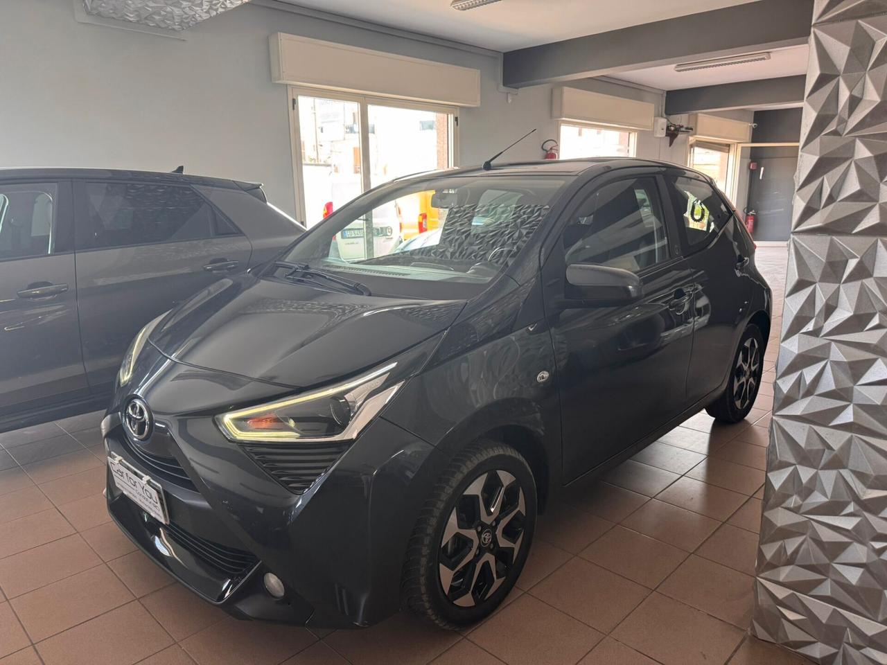 Toyota Aygo Connect 1.0 VVT-i 72 CV 5 porte x-fun