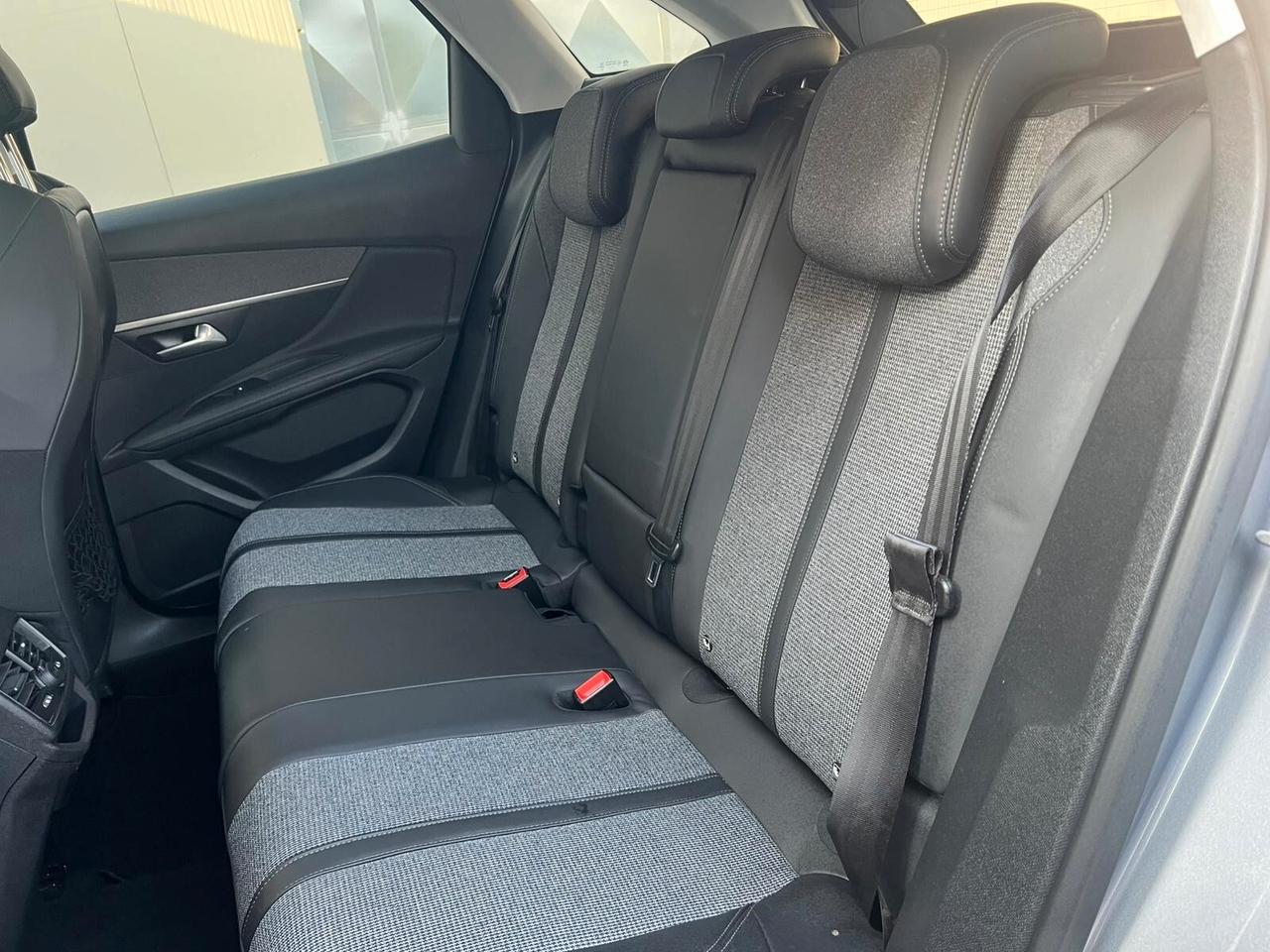 PEUGEOT 3008 1.5 BlueHDi 120CV 2018!!! ALLURE!!!