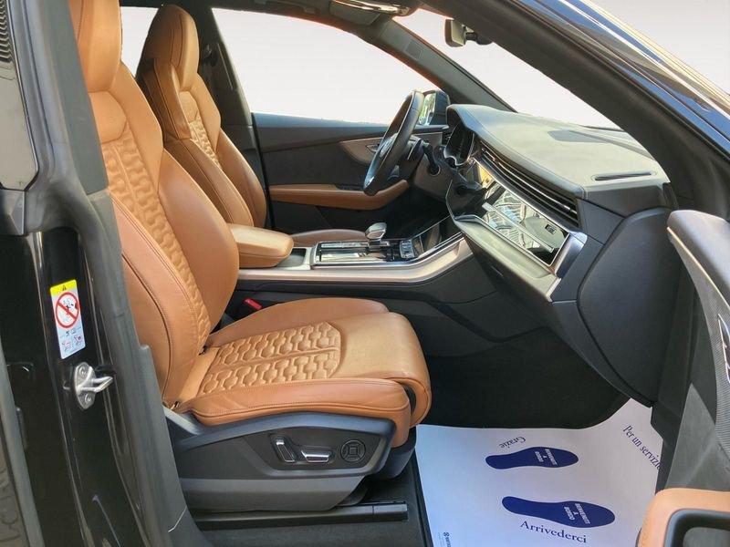 Audi Q8 RS TFSI V8 quattro tiptronic