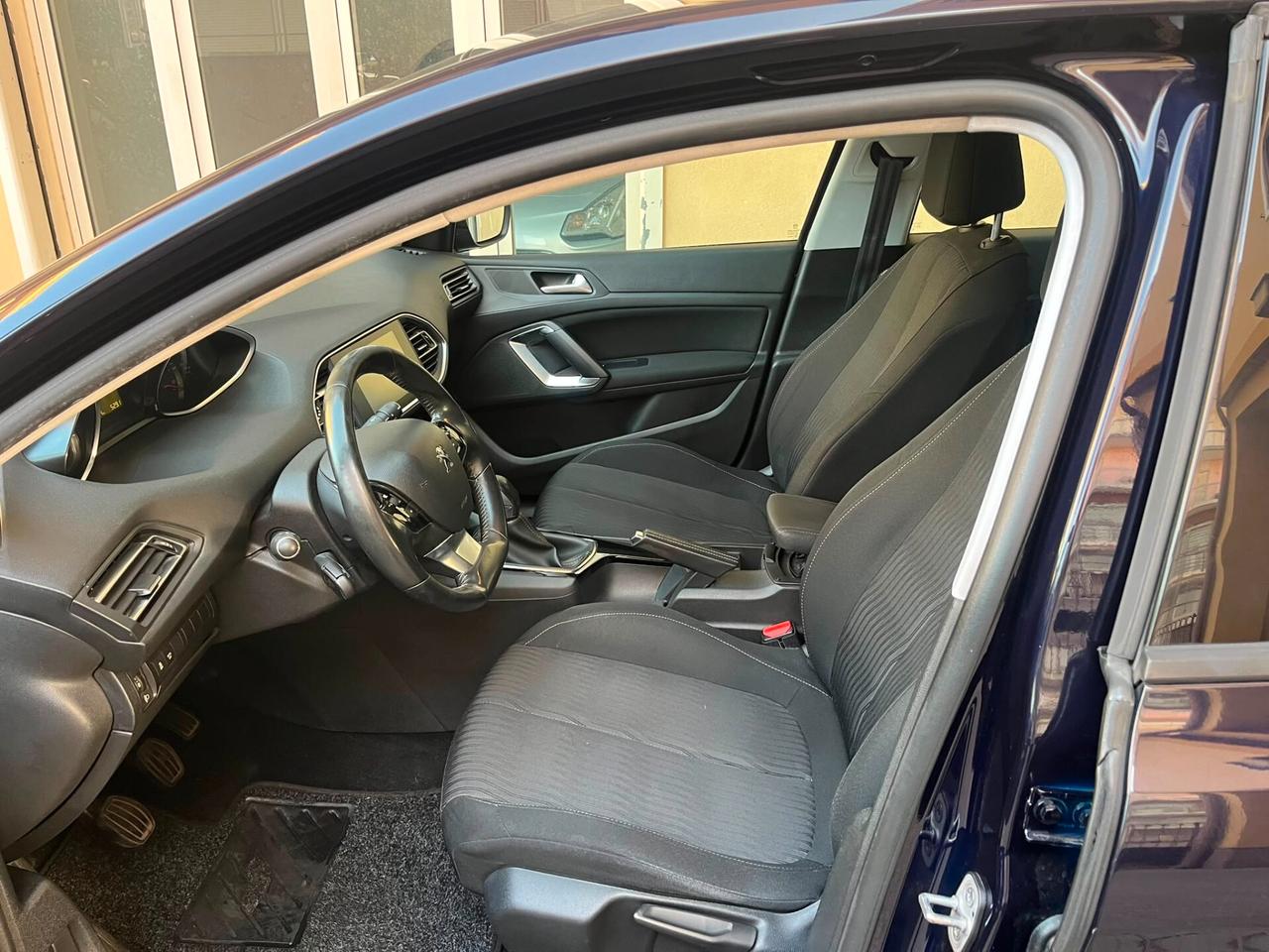 Peugeot 308 1.6 HDi 100cv Buisness