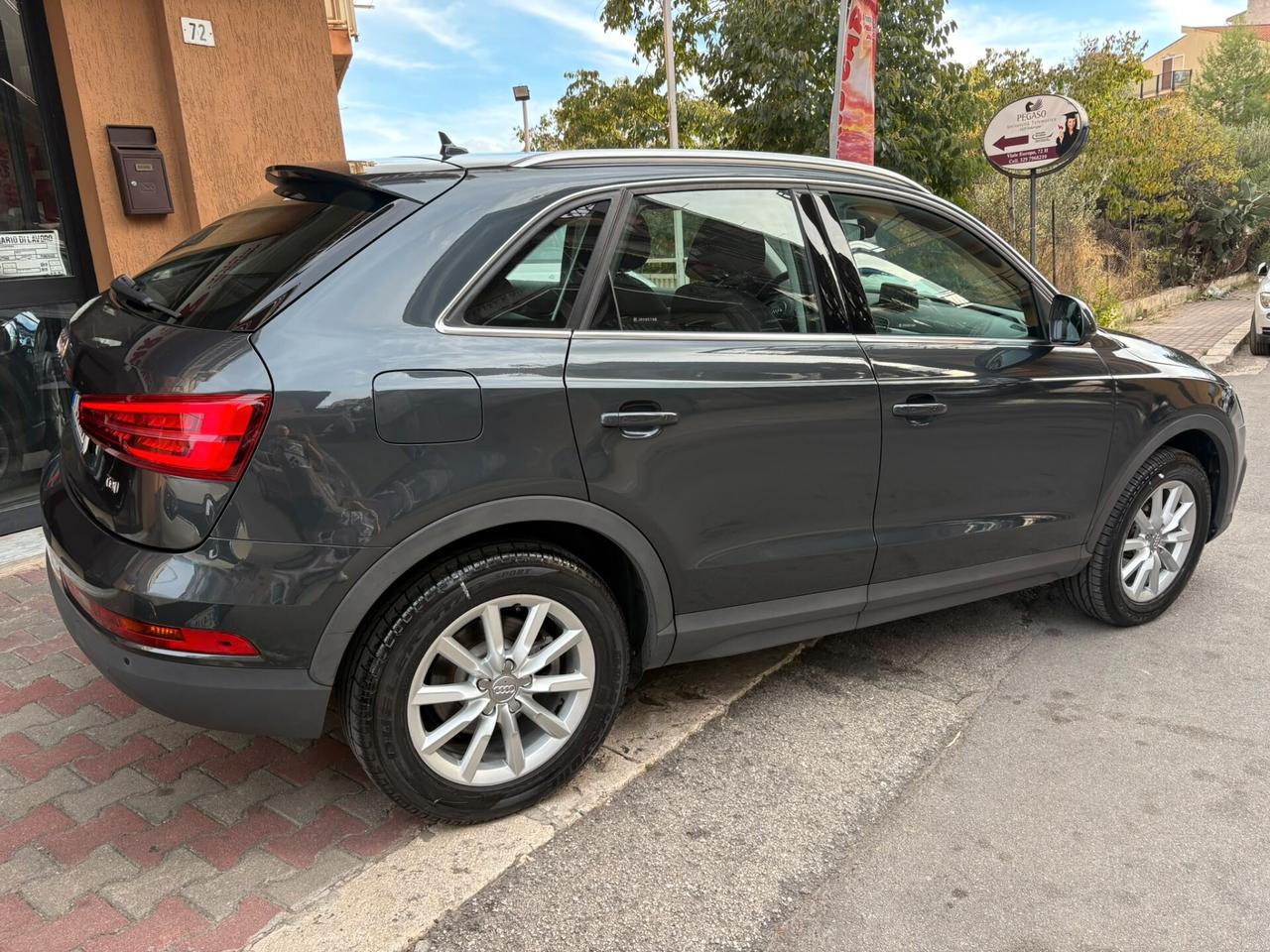 Audi Q3 2.0 TDI 120 CV Business