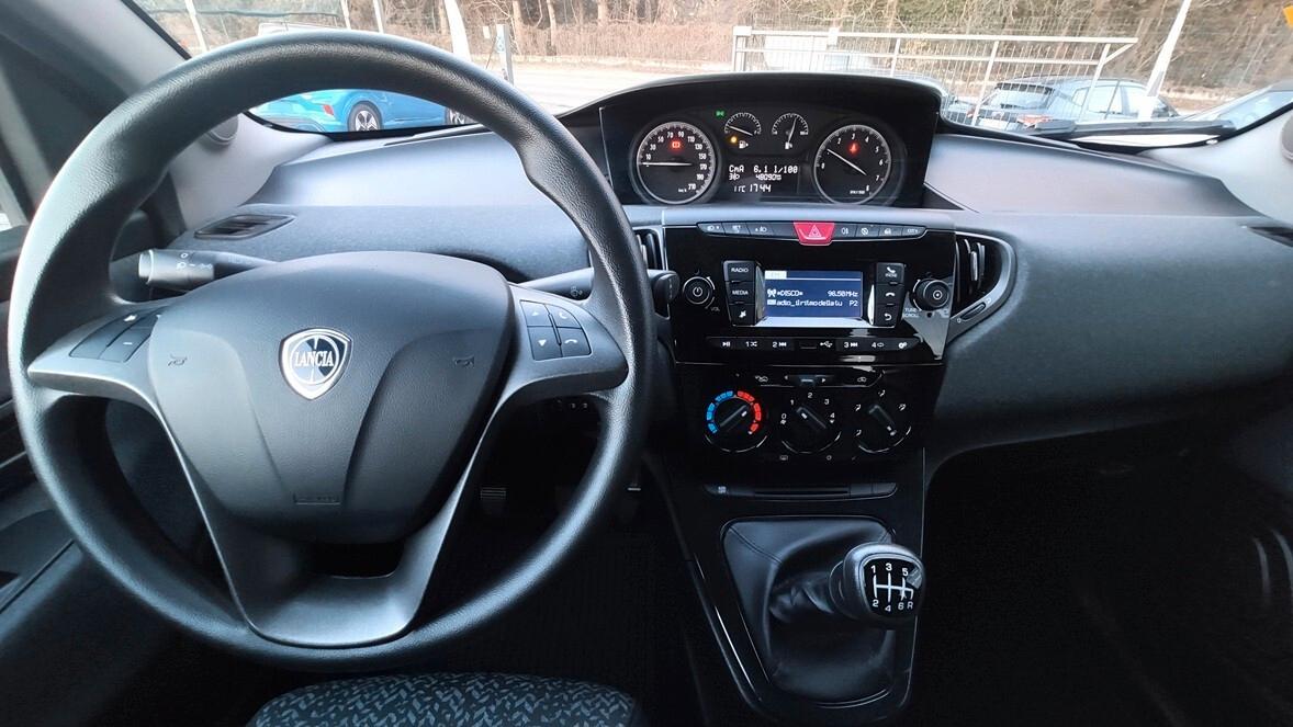 Lancia Ypsilon 1.0 FireFly 5 porte S&S Hybrid Ecochic Silver