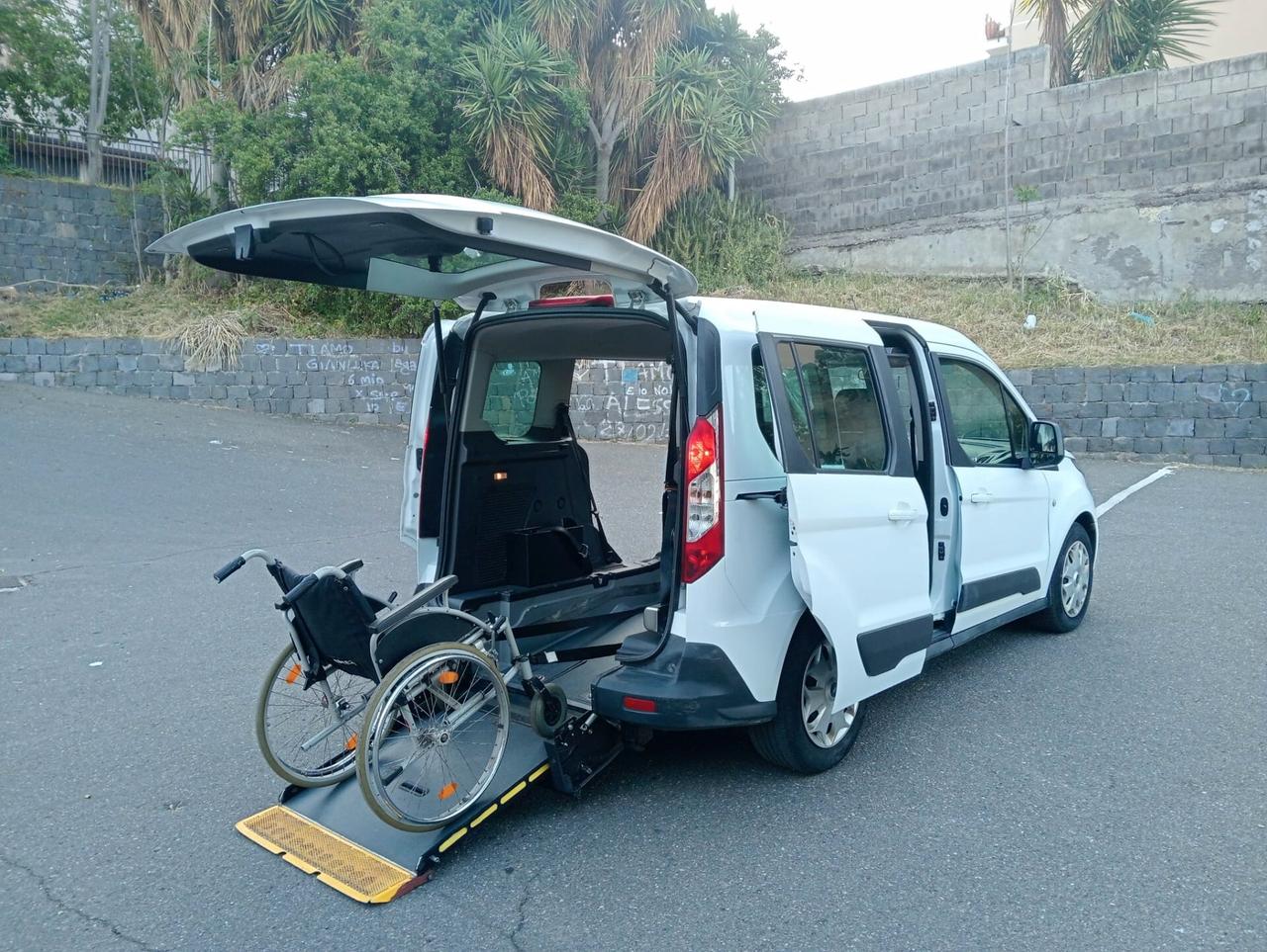 Ford Tourneo Connect Pianale ribassato con rampa disabili in carrozzina