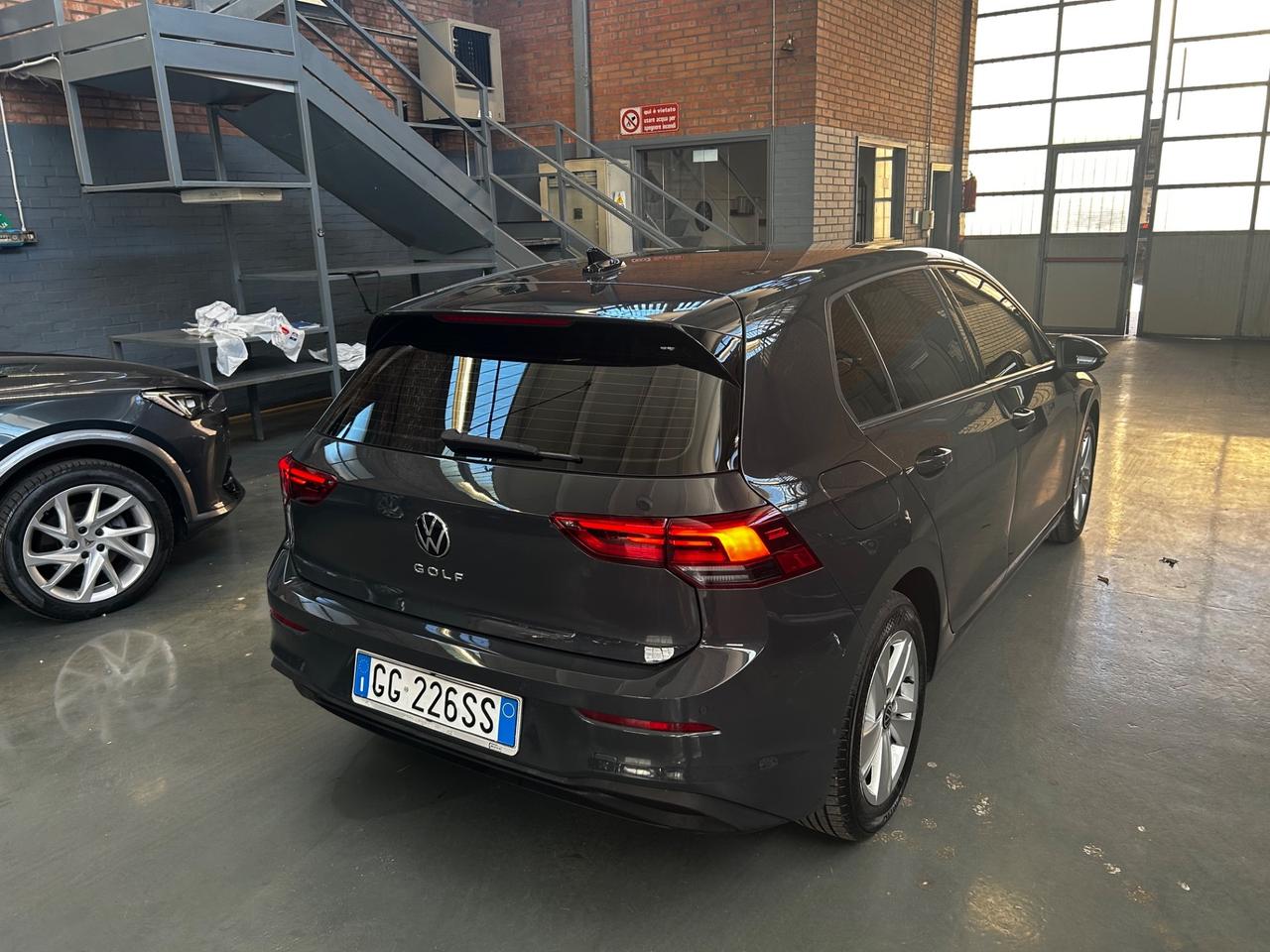 Volkswagen Golf 1.5 TGI DSG Life neopatentati
