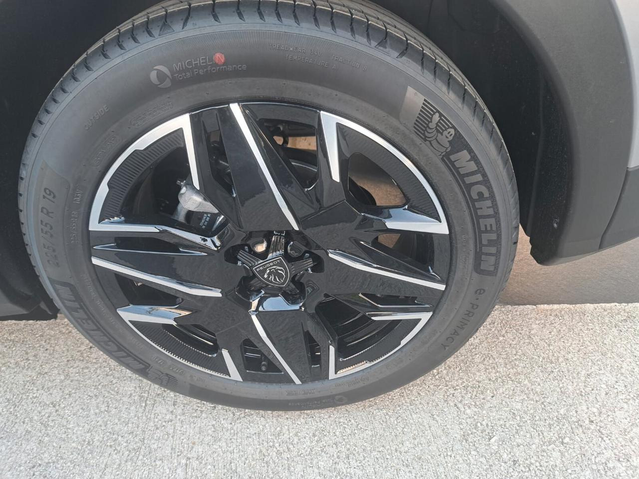 PEUGEOT 3008 1.2 HYBRID 136 CV EAT ALLURE