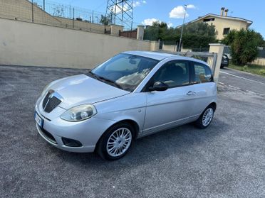 Lancia Ypsilon 1.2 69 CV Unyca