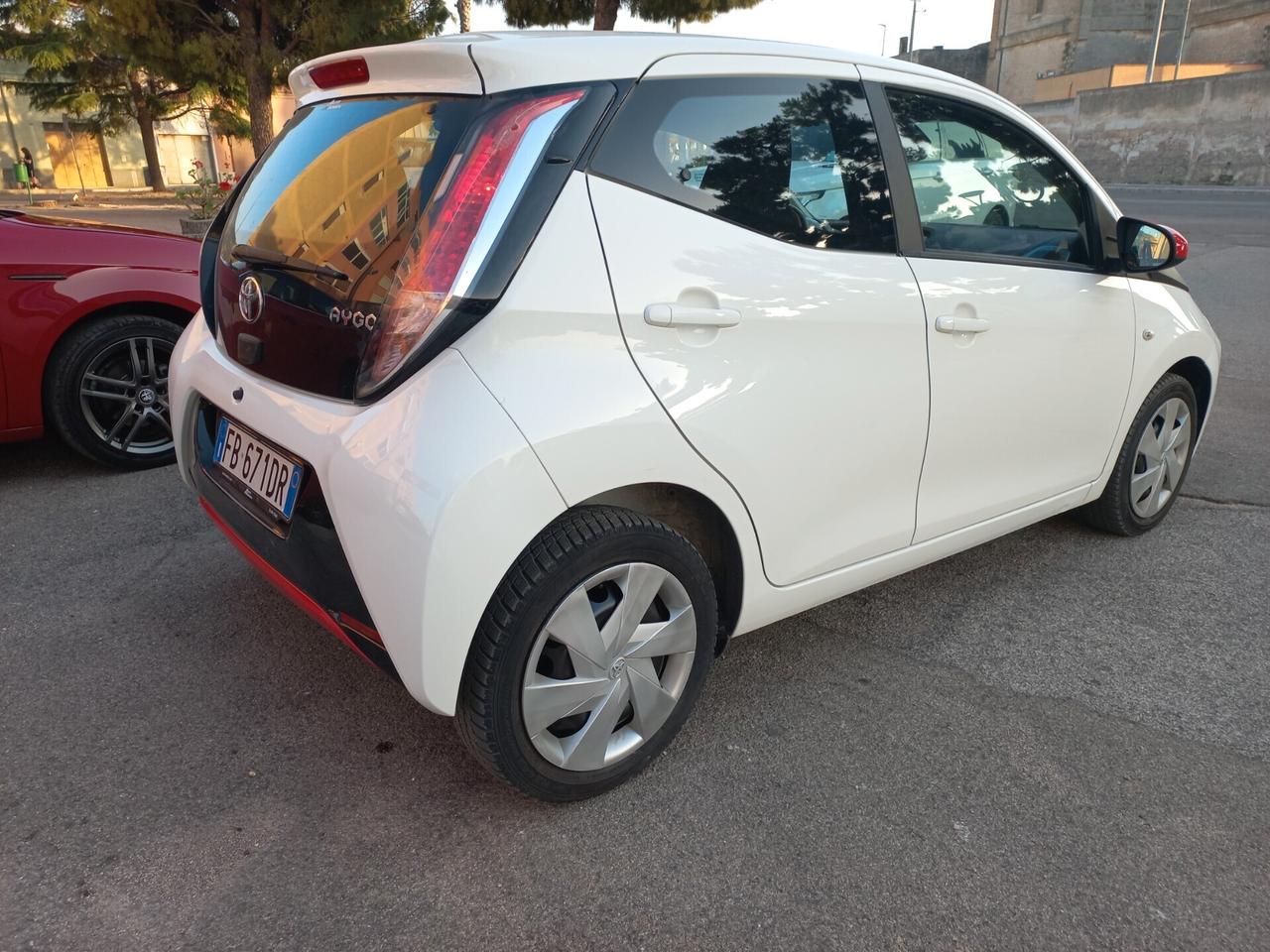 Toyota Aygo 1.0 VVT-i 69 CV 5 porte x-play km 44000