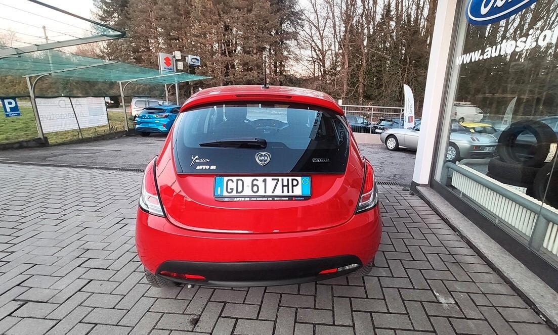 Lancia Ypsilon 1.0 FireFly 5 porte S&S Hybrid Ecochic Silver