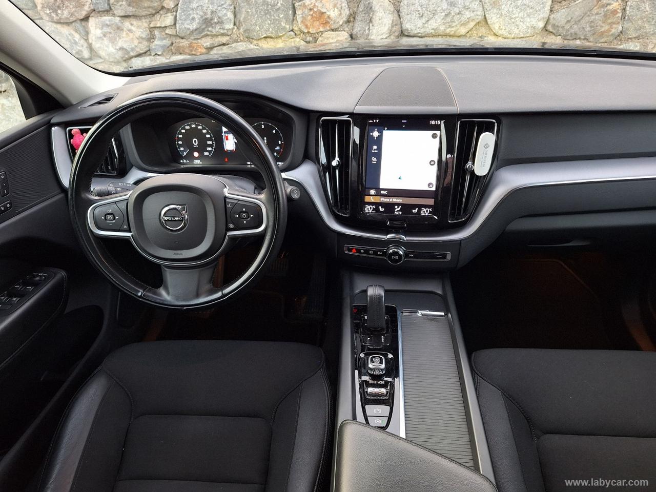 VOLVO XC60 B4 AWD Momentum PRO UNIPROP. MEMORIE FULL LED