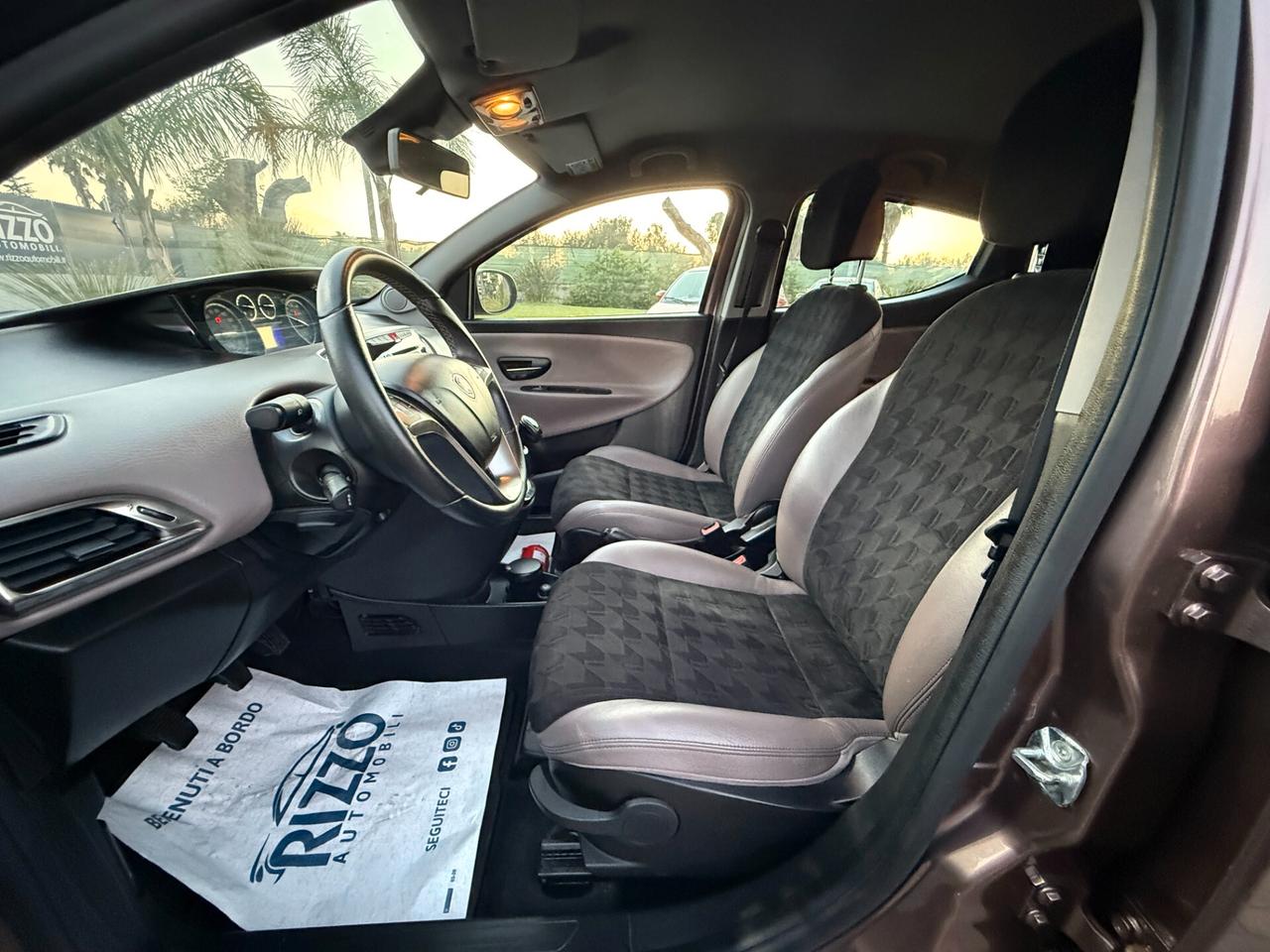 Lancia Ypsilon 1.2 69 CV ELLE limited edition pelle xenon 12/2014