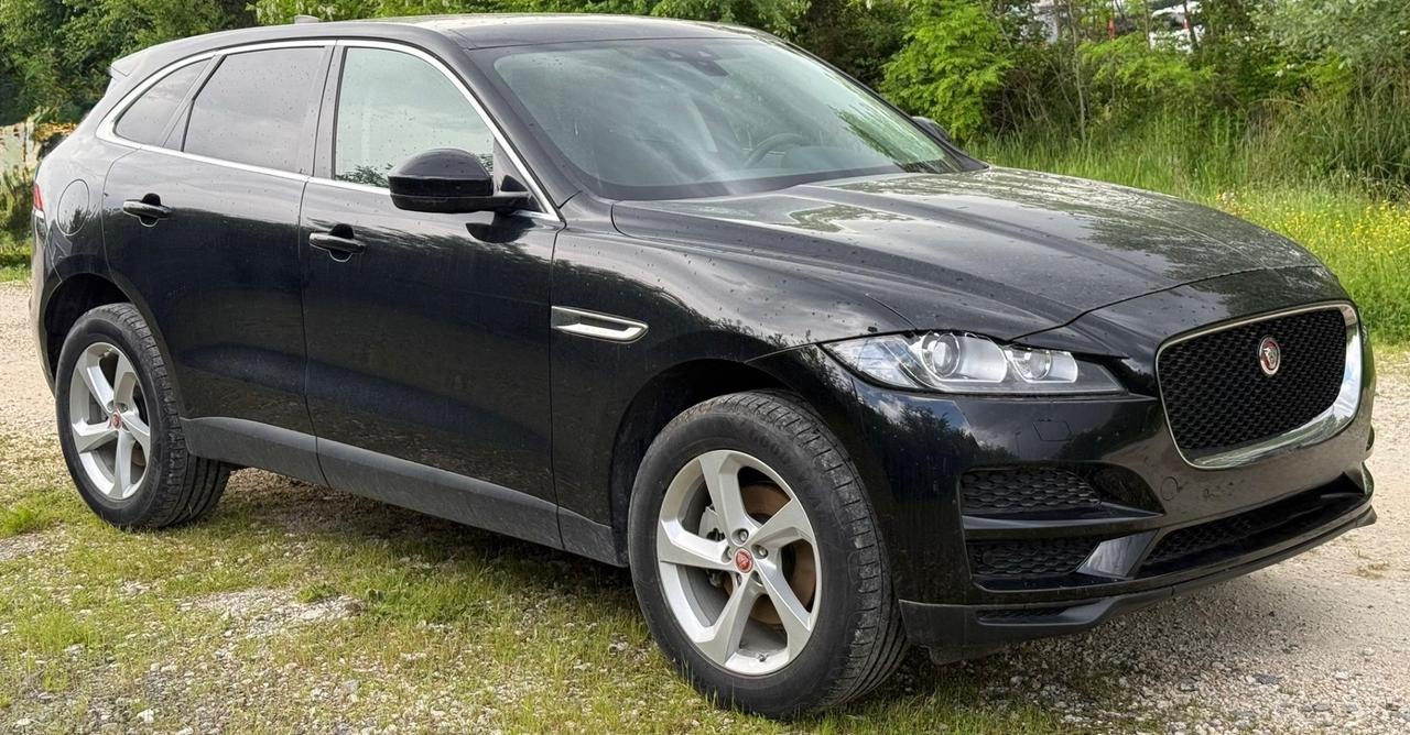 Jaguar F-Pace 2.0 D 180 CV AWD aut Chequered Flag