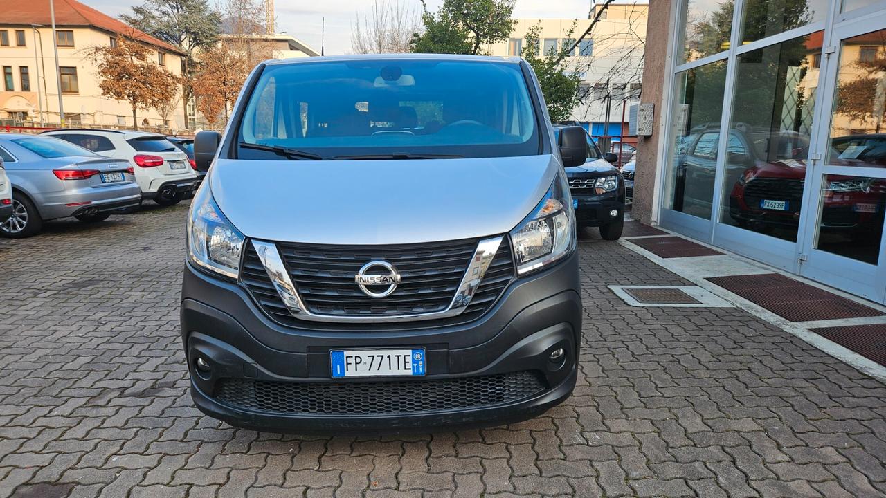 Nissan NV300 1.6 dci 145 CV 9 POSTI - GANCIO TRAINO