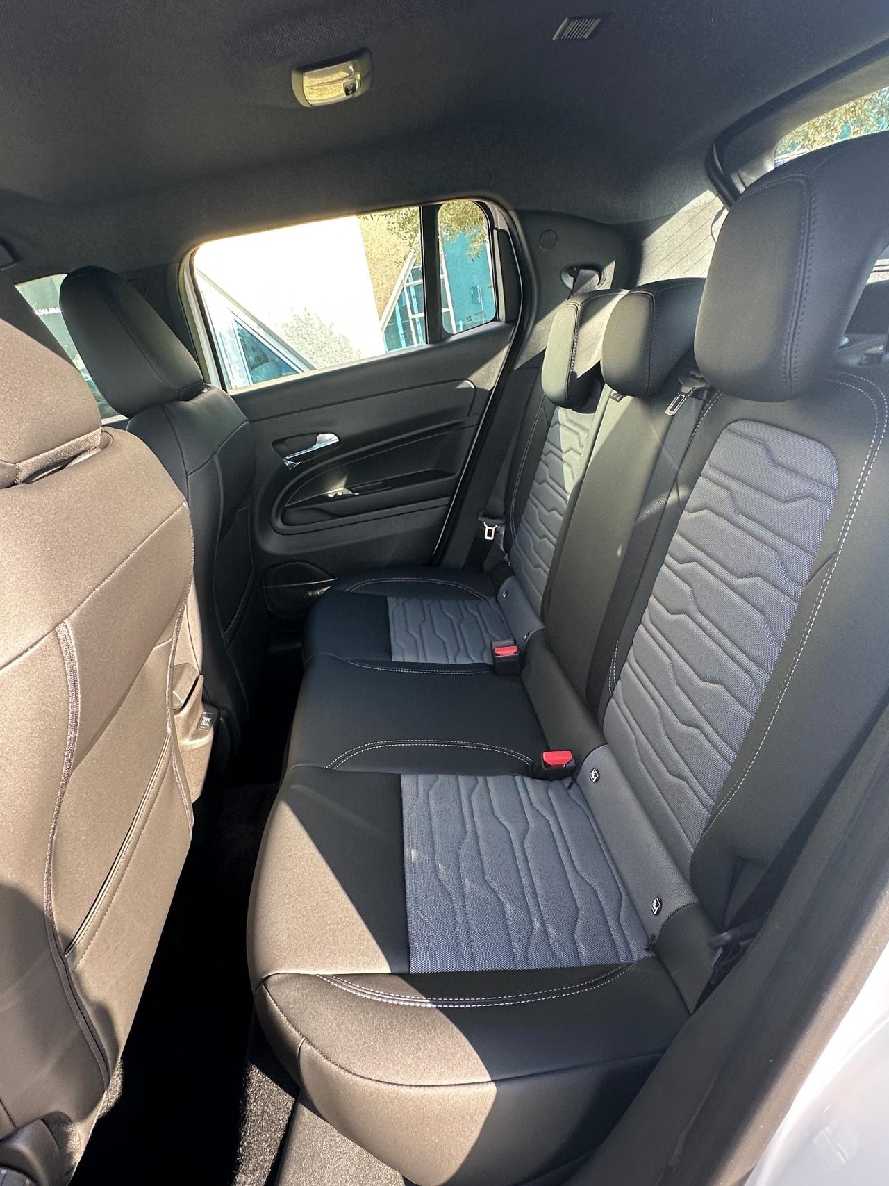 Jeep Avenger 1.2 Upland 4xe possibilità noleggio no scoring